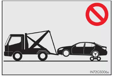 Abschleppen mit einem Abschleppfahrzeug mit Kranaufbau