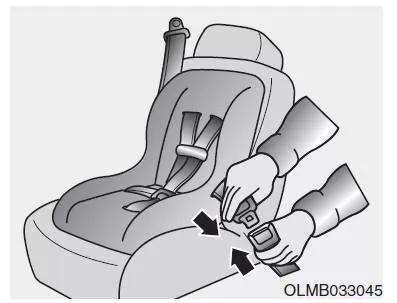 Kindersitze mit einem Dreipunktgurt befestigen