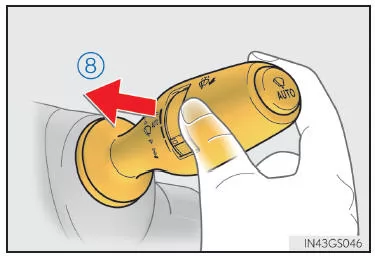 Betätigen des Scheibenwischerhebels