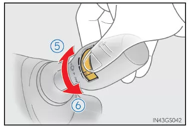 Betätigen des Scheibenwischerhebels