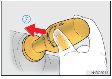 Betätigen des Scheibenwischerhebels