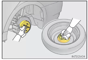 Montieren des Reserverads