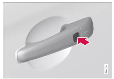 Fahrzeuge mit Keyless-System verfügen über eine Taste an den Außentürgriffen.